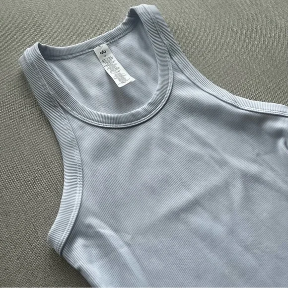 ALO Goddess Ribbed Go-To Tank - Picture 7 of 10